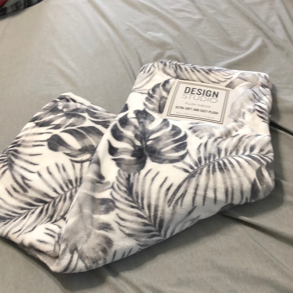 Ultra soft and cozy plush throw blanket